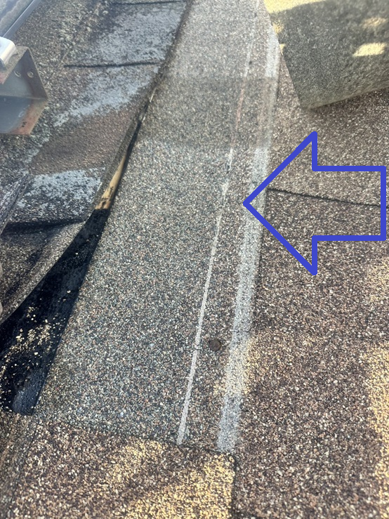 アスファルトシングルが剥がれている部分