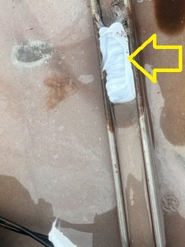 トタン屋根の穴にシーリング