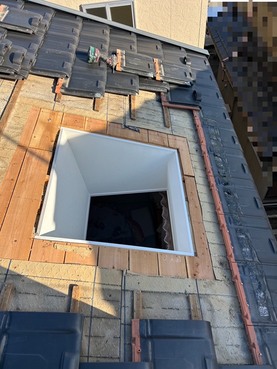 天窓が外れたので、天窓は撤去します。