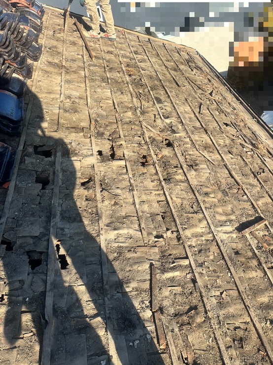 屋根下地が傷んでいます