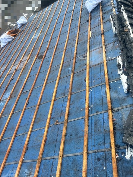 瓦を外して撤去