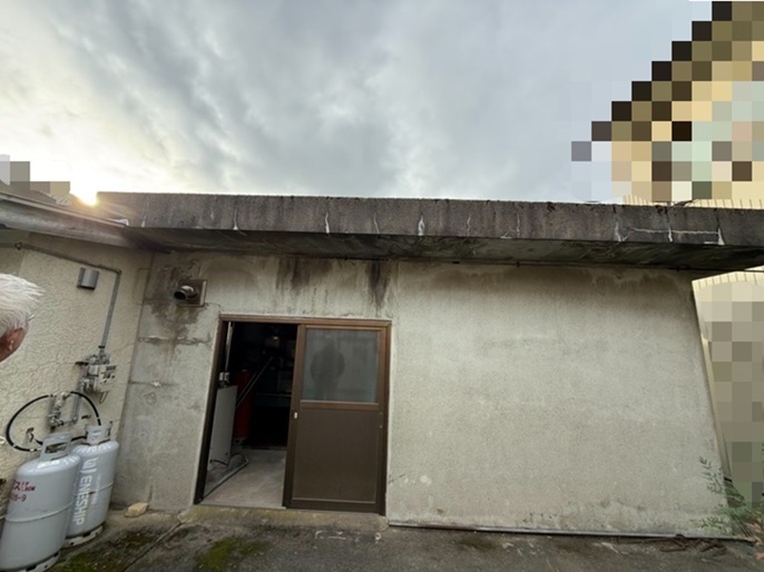 【高岡市】コンクリート造りの納屋からの雨漏りについてのご相談