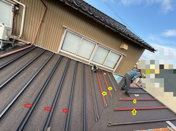 瓦棒葺きの上にSGLガルバリウム鋼板でカバー