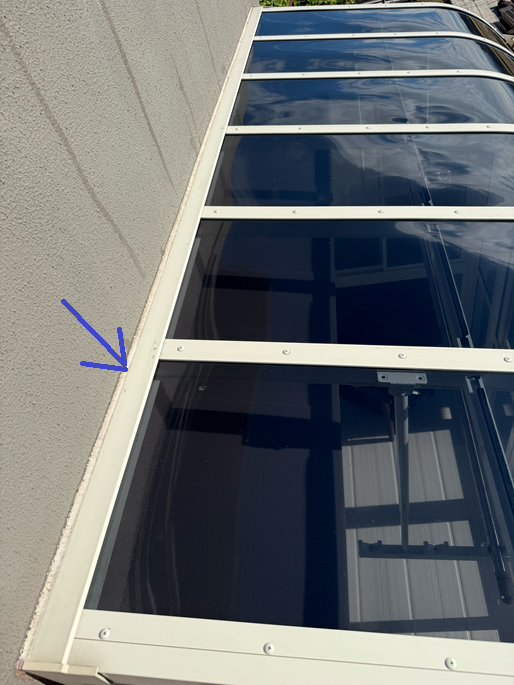 サンルーム屋根と外壁の取り合い