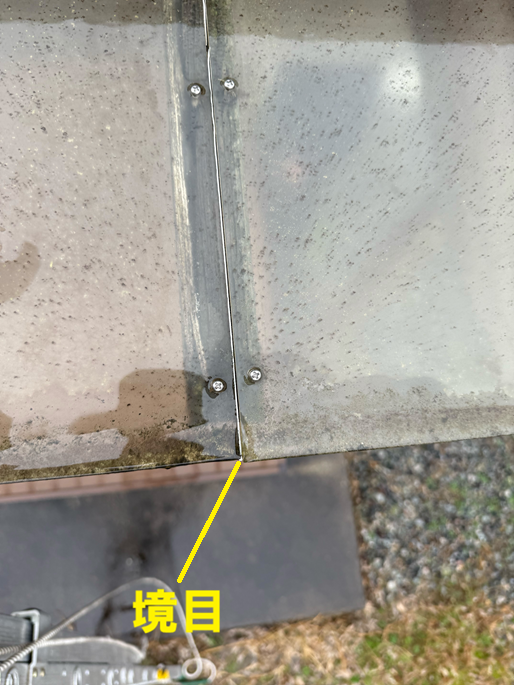 ポリカの境目から雨水が入り骨組みが朽ちている