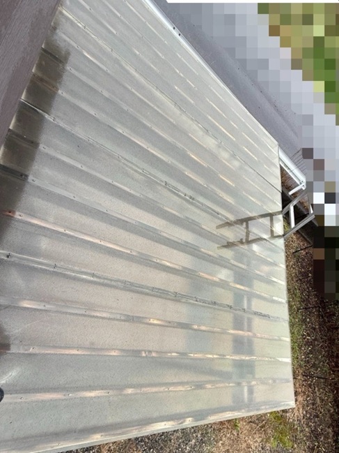 ポリカ板の屋根