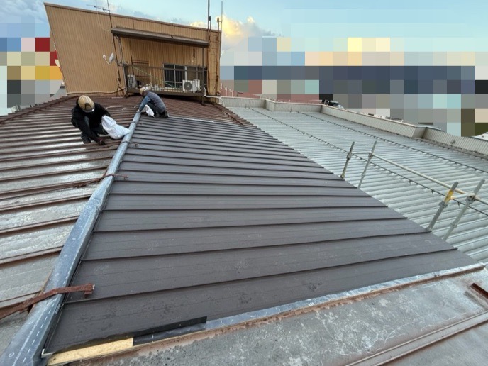 部分的に葺き替え工事実施中