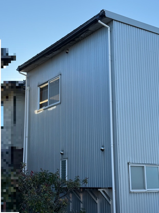 雨漏り　軒天も傷んでいます