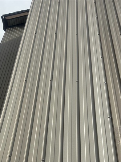 新しい外壁材を設置