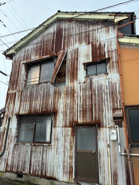 【高岡市】外壁トタン1枚だけが剥がれた…部分修繕工事を実施