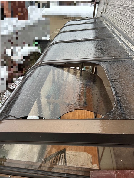 屋根パネル割れ