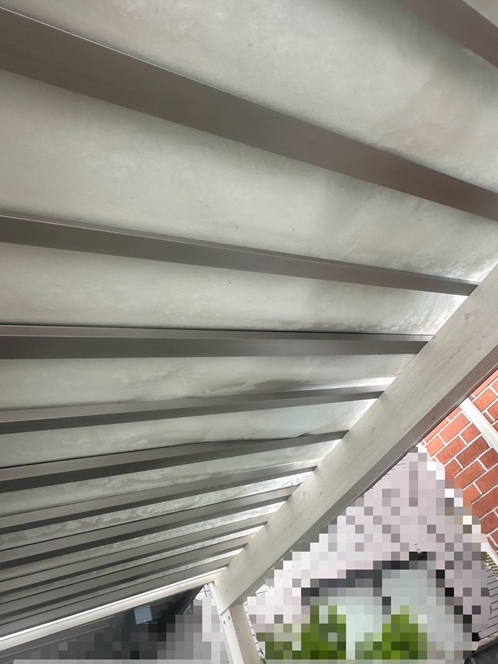 【高岡市】カーポート屋根のパネルが外れて水が落ちてくる！パネルの補修工事を行いました！