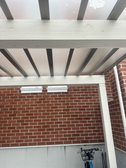 下から見上げても、ポリカのたわみや浮きがなくなり、安心して使っていただける状態になりました！