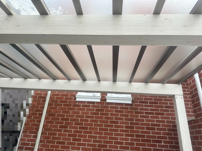 下から見上げても、ポリカのたわみや浮きがなくなり、安心して使っていただける状態になりました！