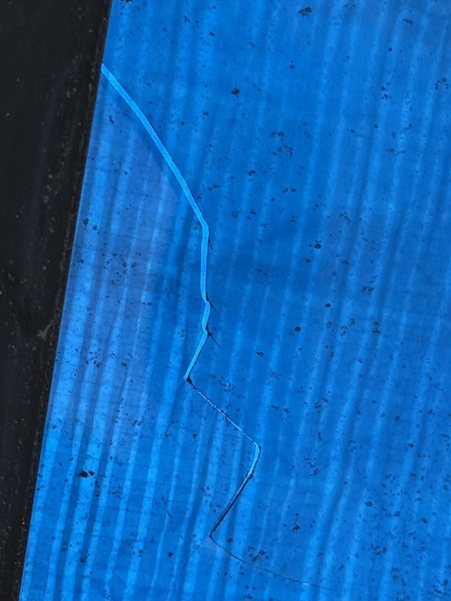 屋根ポリカにヒビ