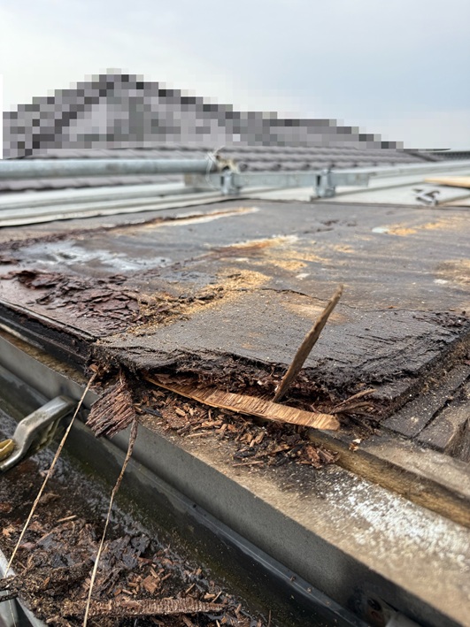 下地が傷んでいます