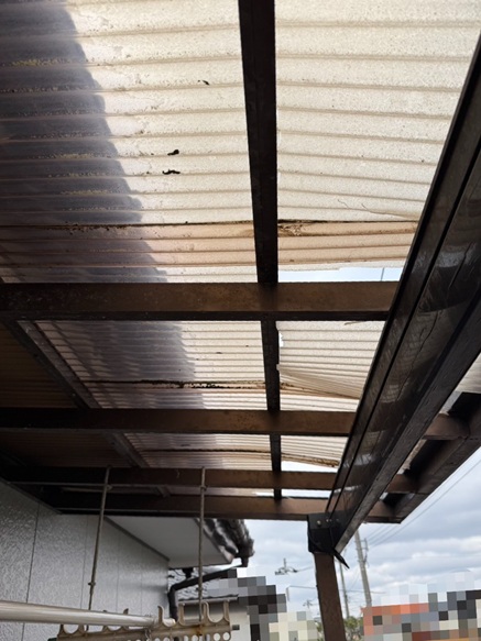 割れている波板