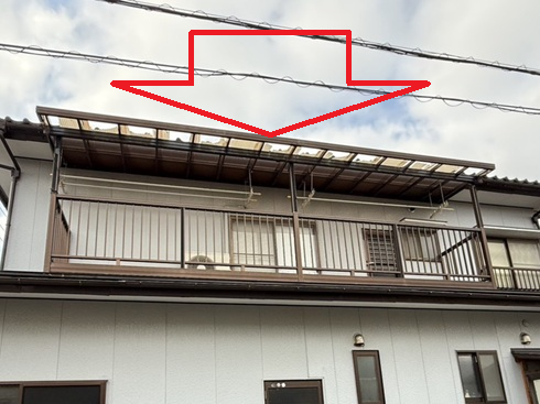 【高岡市】強風でバタバタと音がする破損したベランダ波板と雨どいの割れ・水漏れ