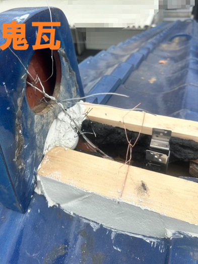 鬼瓦はステンレス線で固定