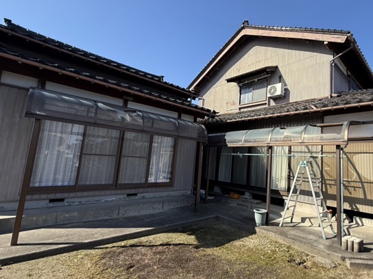 【高岡市】2箇所のテラス屋根のパネルが破損！現場調査にお伺いしました