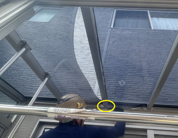 【高岡市】再度浮いてしまったサンルームパネルの補修工事を実施！