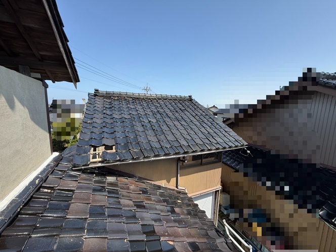 【射水市】納屋の屋根の瓦が落ちているとのご相談　屋根下地も傷んでいました