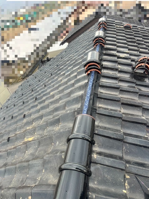 冠瓦を被せて固定