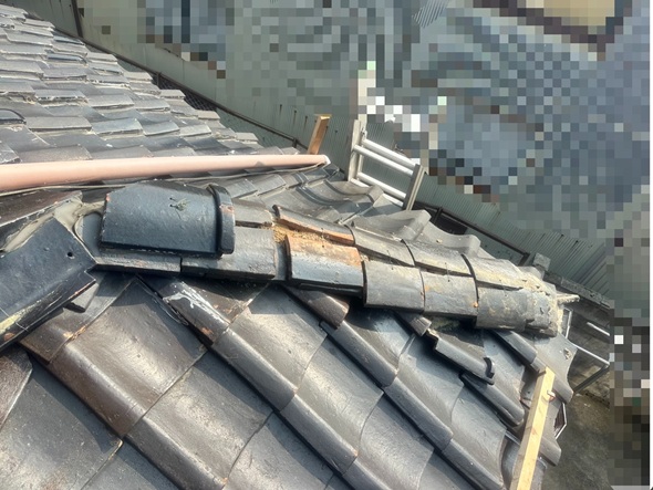 【高岡市】瓦が剥がれて一部下地が見えているとのご相談　1箇所の棟瓦の補修工事を実施！