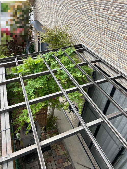 ポリカを剥がし撤去