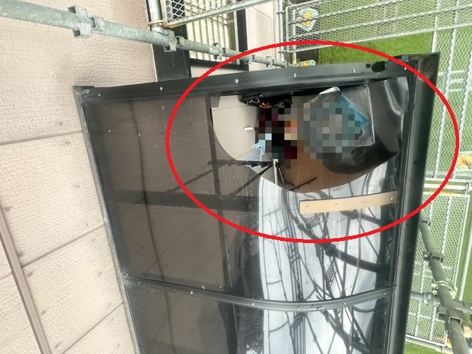 割れたサンルーム屋根