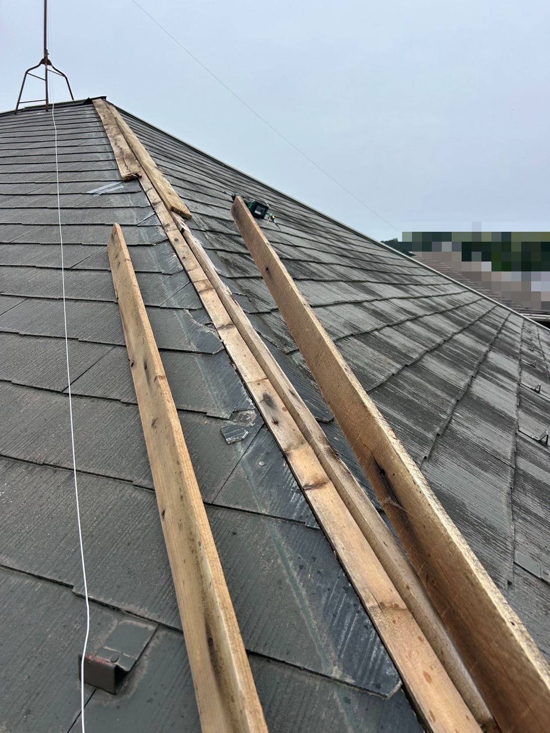 棟板金をはがす