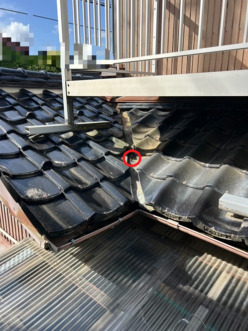 谷板金の穴あき