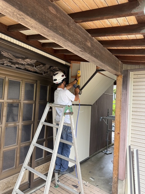 【高岡市】モルタルの外壁・軒天を「SGLガルバリウム鋼板」でリフォーム！外壁と屋根工事を同時に♪