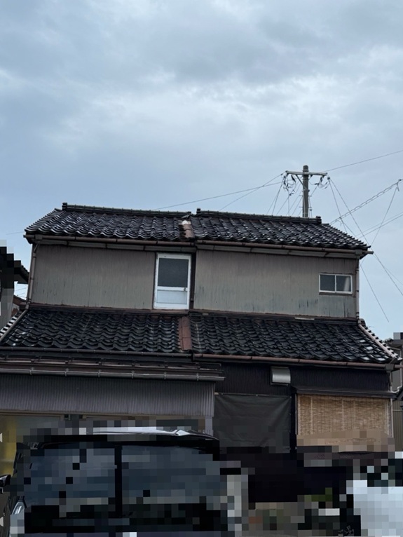 全ての瓦屋根葺き替え工事を行うことになりました
