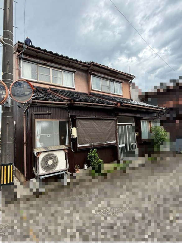 全ての瓦屋根葺き替え工事を行うことになりました