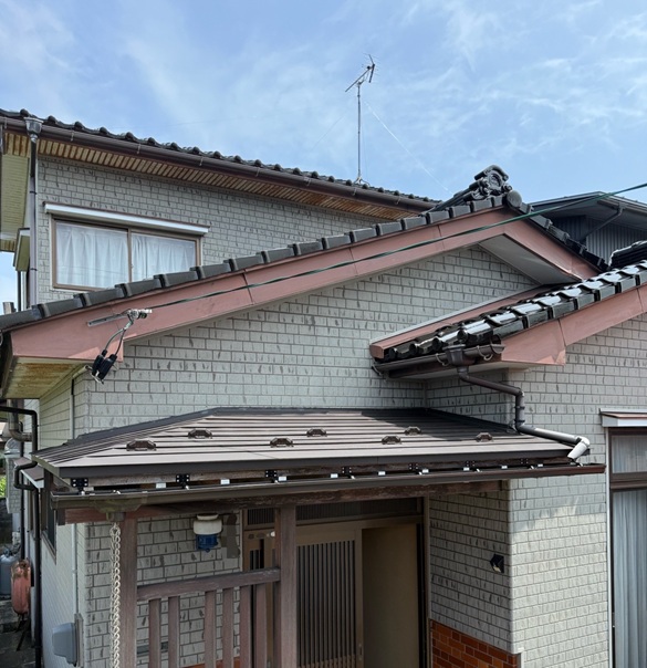 玄関屋根のカバー工事施工完了