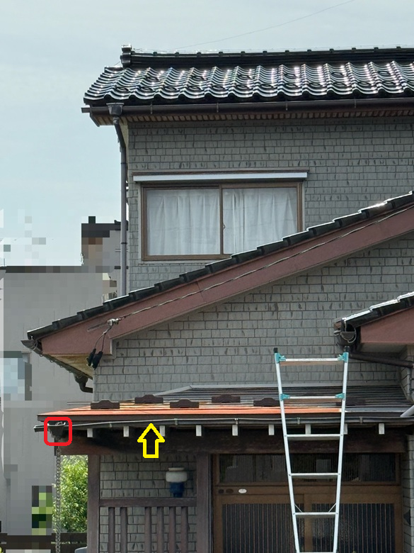 軒樋、集水器を交換します