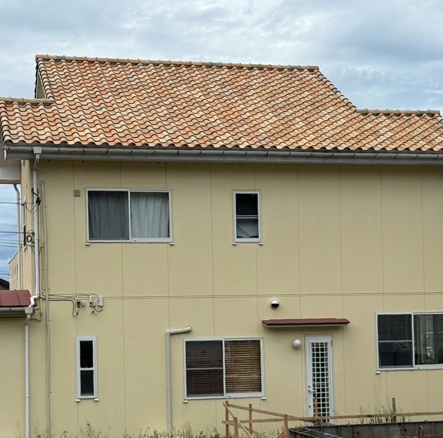 【富山市】ご近所様へ屋根の雪がそのまま落ちるのが心配…雪止めネットで対策