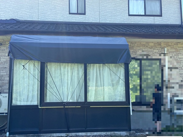 【南砺市】雪でポリカ屋根の物干しが大きく破損！全パネル交換をご提案しました