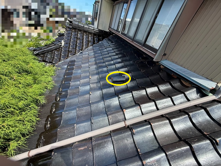 外れていた瓦