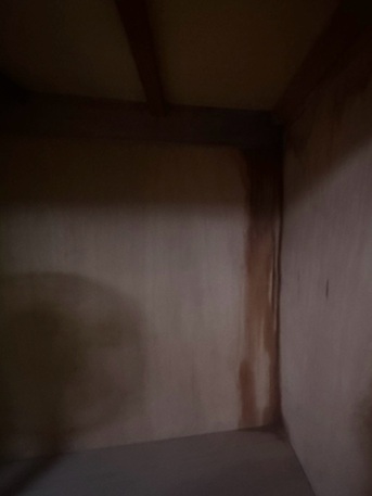 押し入れの奥雨漏り