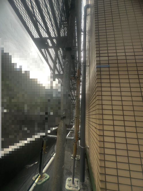 スチール製の雨樋から塩ビの雨樋へ交換