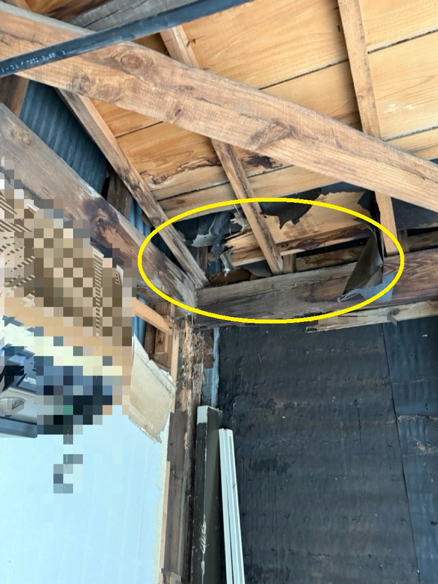 【富山市】雨漏り発生！パラペットの屋根のトタン板を張り替え工事を実施