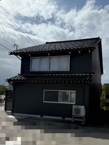 瓦屋根を軽量化　葺き替え工事を行います