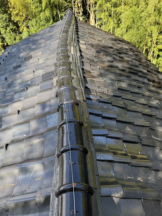 【射水市】雨漏りしていた瓦屋根！飛び込み営業で棟の凹みがあるとの指摘もあり、屋根の確認を実施