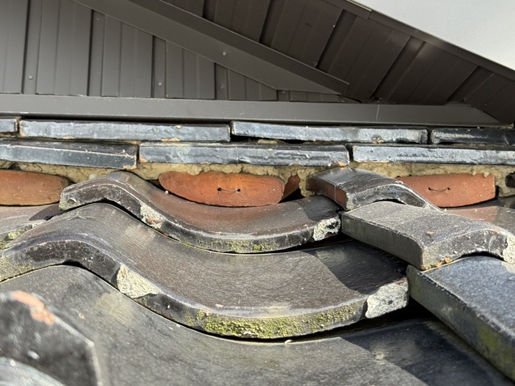 漆喰も剥がれてきています