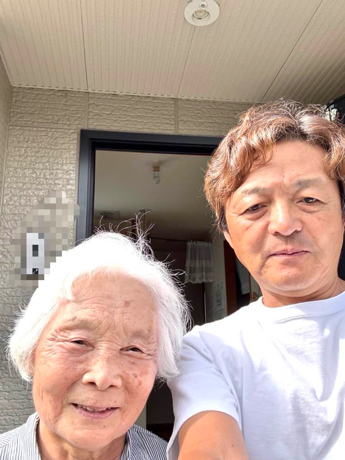 【富山市】割れたサンルームの屋根パネル全面交換工事を行ったお客様より施工後のご感想をいただきました